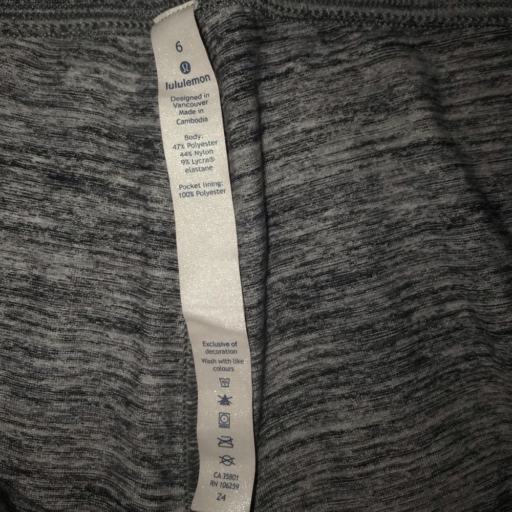 New condition lululemon joggers size 6!✨